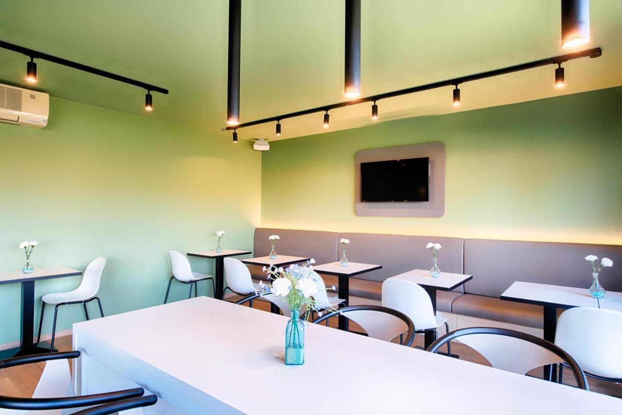 B&B Hotel Baden-Airpark Rheinmunster ภายนอก รูปภาพ